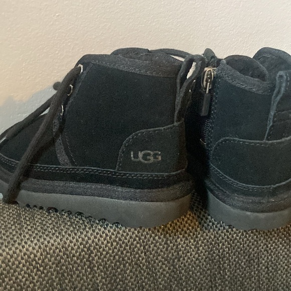 Size 7 toddler black Ugg’s - Picture 10 of 10